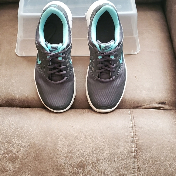 Nike Athletic Shoes - Picture 2 of 5